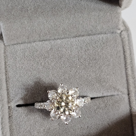 GRA Certified Moissanite Ring in Sterling Silver Size 4.75! 💍 - Picture 9 of 12